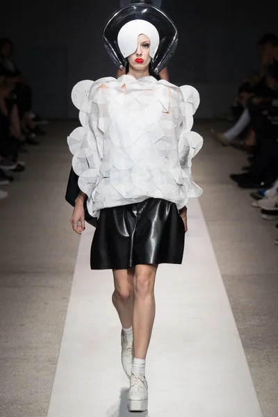 Look 37